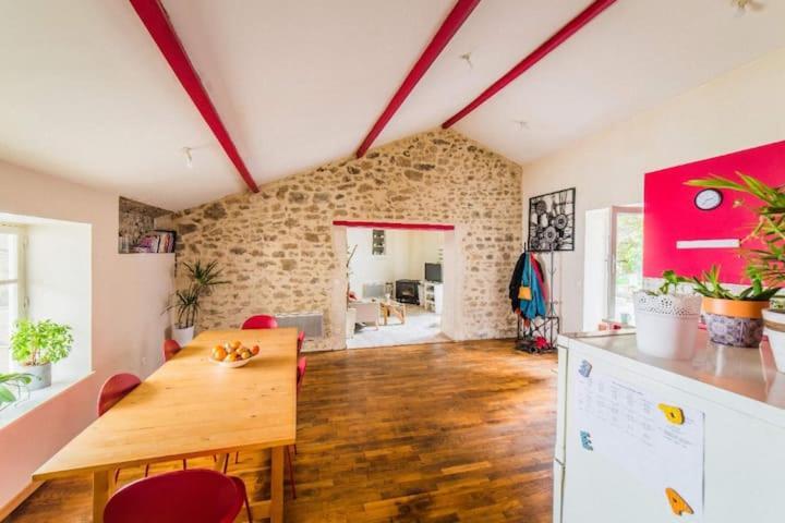 Appartement Rouge Avec Jardin Eymoutiers  Eksteriør bilde